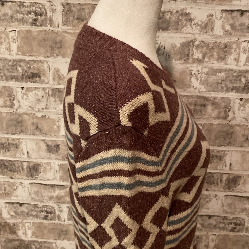 Abercrombie & Fitch sweater. Size S. Cream, brownish, light blue. Vintage.Aztec. - Picture 10 of 13